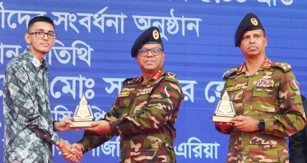 আদমজী ক্যান্টনমেন্ট কলেজে কৃতি শিক্ষার্থীদের সংবর্ধনা