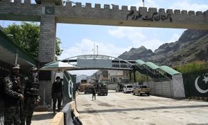 পাকিস্তানের বেলুচিস্তানে সশস্ত্র গোষ্ঠীর হামলায় ৪ সেনাসহ নিহত ১৫