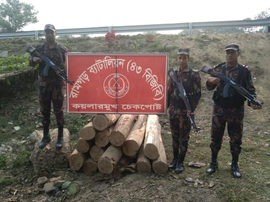 ৪৩ বিজিবি অভিযানে চট্টগ্রামের জোরারগঞ্জে আকাশমনি গোলকাঠ জব্দ