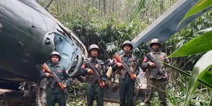মিয়ানমারের সামরিক হেলিকপ্টার ভূপাতিত করেছে আরাকান আর্মি