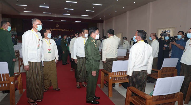 পতন ঠেকাতে অবসরে যাওয়া সেনাদেরও ডাকছে মিয়ানমারের জান্তা