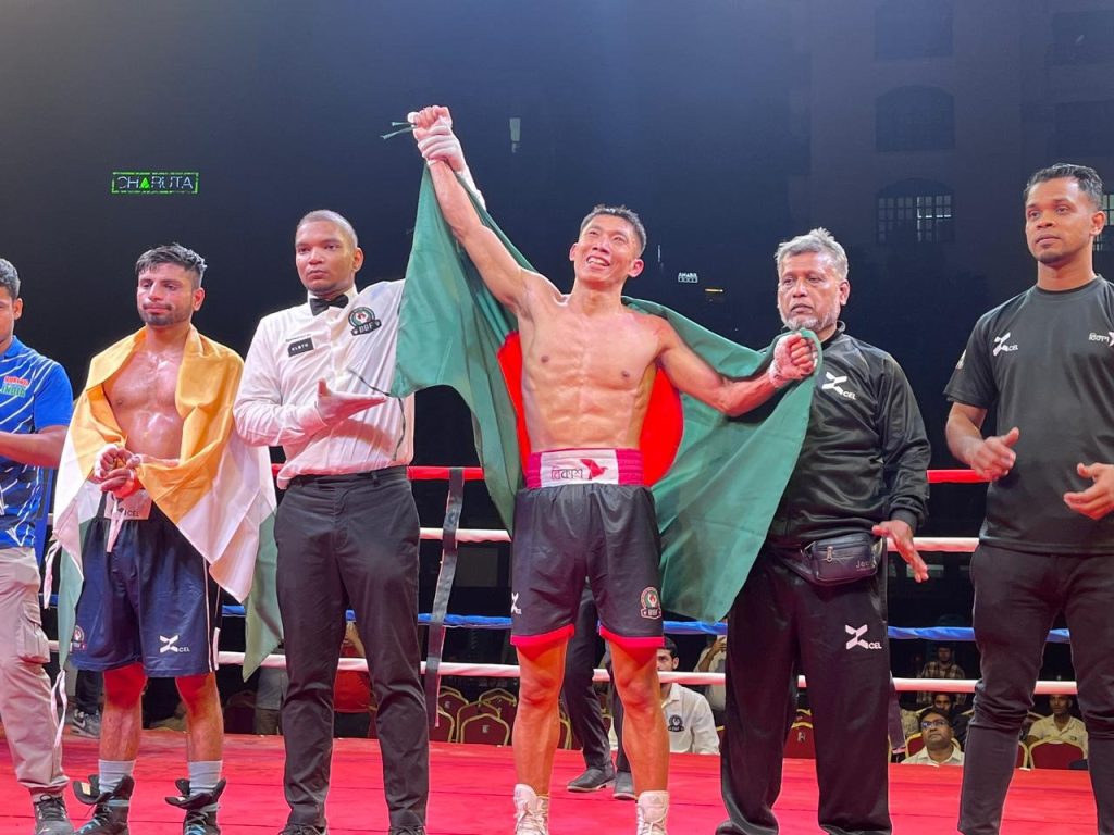 ভারতীয় বক্সারকে হারিয়ে চ্যাম্পিয়ন রাঙামাটির সুর কৃষ্ণ চাকমা