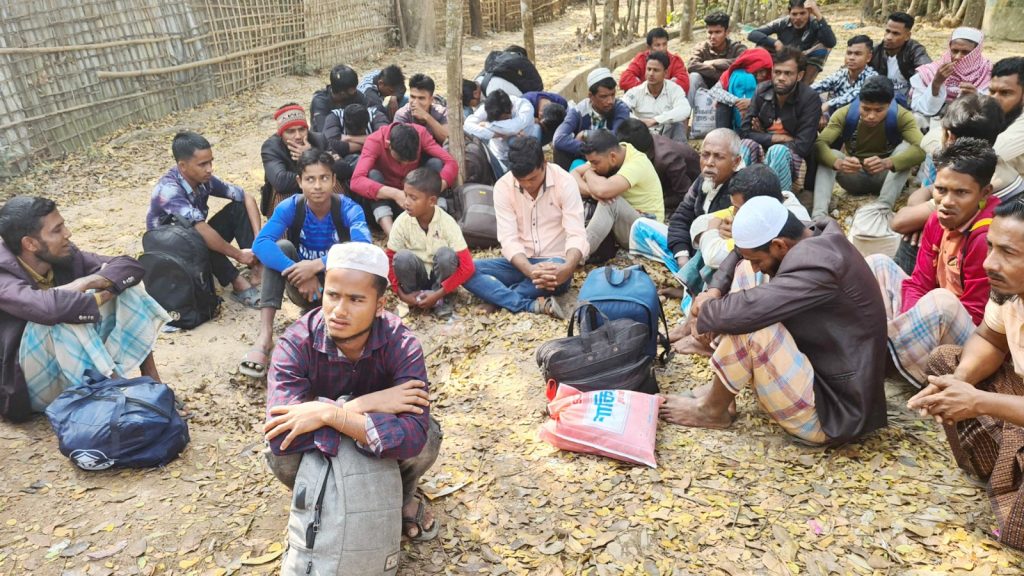 কাঁটাতার কেটে ক্যাম্প ছাড়ার সময় ৪০ রোহিঙ্গা আটক