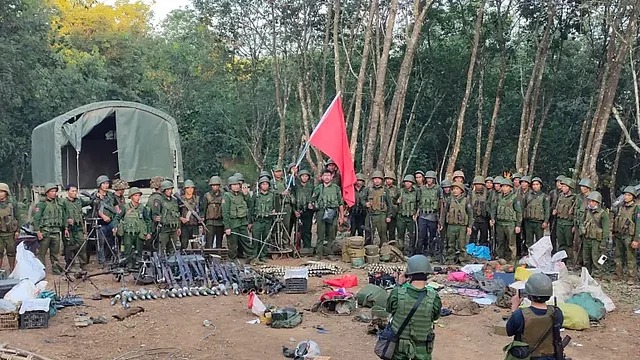 রাখাইনসহ তিন প্রদেশ ও দুটি অঞ্চলে বিদ্রোহীদের কাছে আরও ঘাঁটি হারিয়েছে সামরিক জান্তা