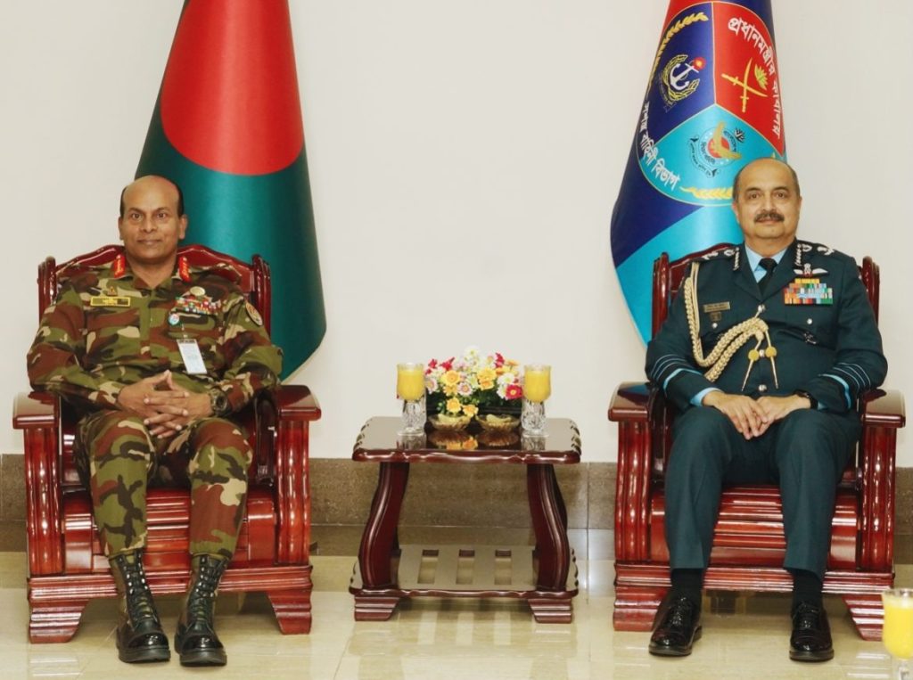 ভারতীয় বিমান বাহিনী প্রধান কর্তৃক সশস্ত্র বাহিনী বিভাগের প্রিন্সিপাল স্টাফ অফিসার এর সাথে সৌজন্য সাক্ষাৎ