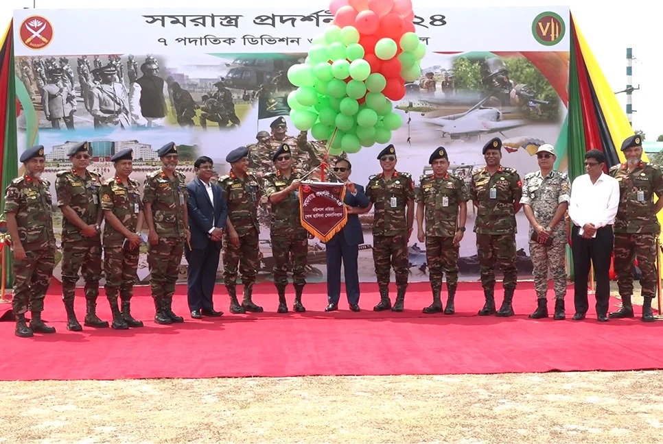 বরিশাল শেখ হাসিনা সেনানিবাসে সমরাস্ত্র প্রদর্শনী উদ্বোধন