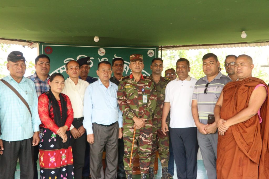 বান্দরবানের রুমায় জনপ্রতিনিধি ও গন্যমান্য ব্যক্তির সাথে রিজিয়ন কমান্ডারের সৌজন্য সাক্ষাৎ