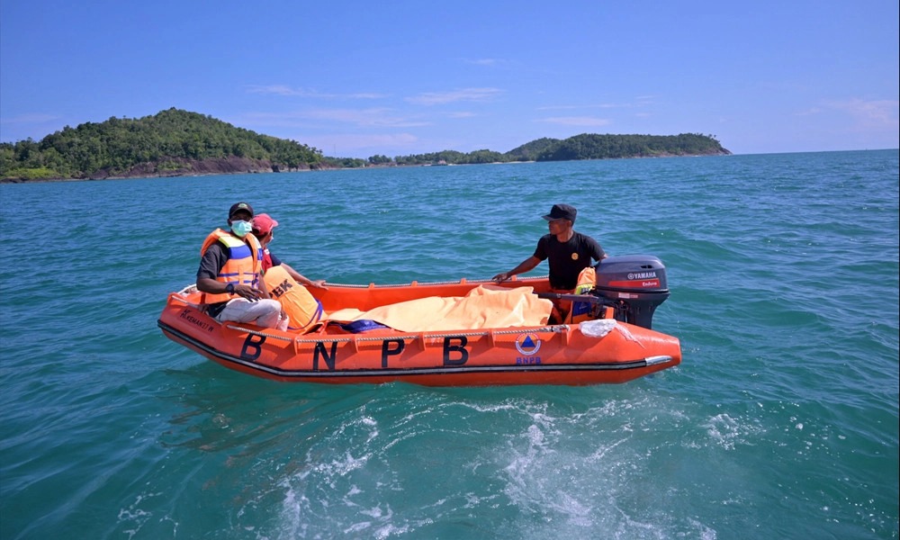 ইন্দোনেশিয়ায় উপকূলে নৌকাডুবি, ১১ রোহিঙ্গার মরদেহ উদ্ধার