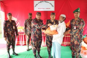খাগড়াছড়ির রামগড়ে গরীব ও দুঃস্থদের মাঝে বিজিবির ইফতার ও খাদ্য সামগ্রী বিতরণ