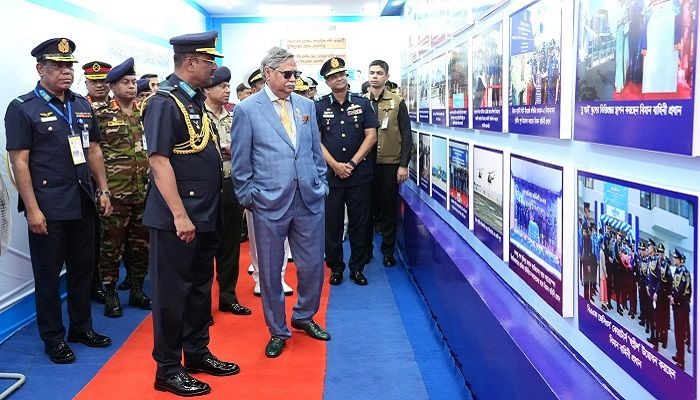 সমরাস্ত্র প্রদর্শনী পরিদর্শন করলেন রাষ্ট্রপতি