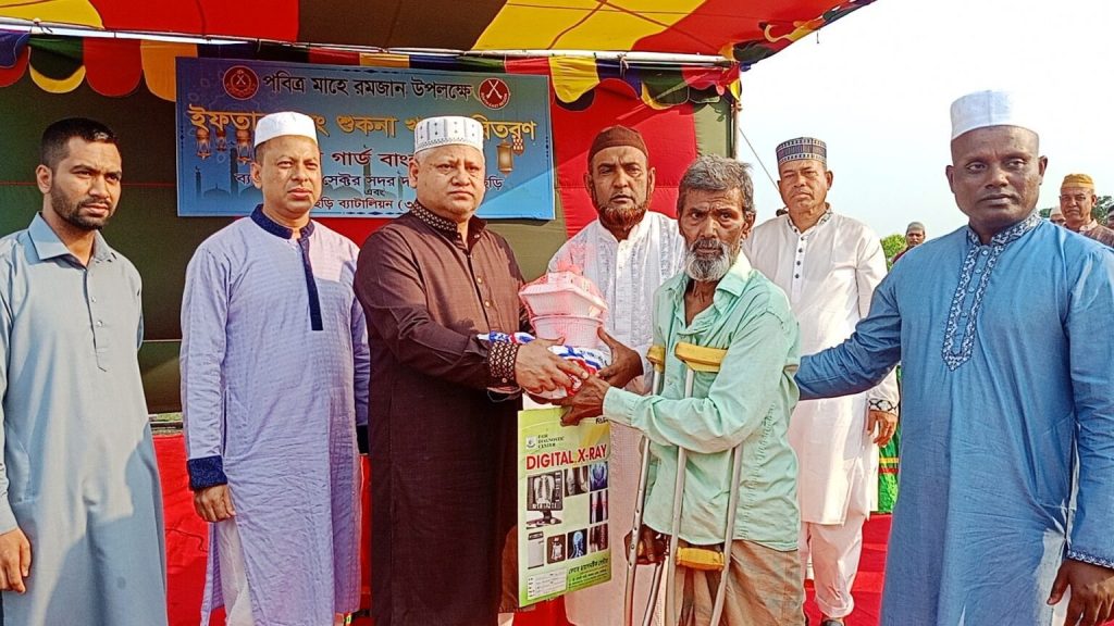 খাগড়াছড়ি সেক্টরের উদ্যোগে ইফতার ও খাদ্য সামগ্রী বিতরণ