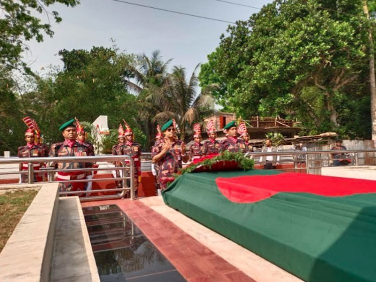 বীরশ্রেষ্ঠ নূর মোহাম্মদের সমাধিতে বিজিবি মহাপরিচালকের শ্রদ্ধা