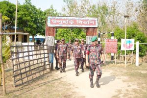প্রতিকূলতা পেরিয়ে পাহাড়ি সীমান্ত সুরক্ষার দায়িত্বে বিজিবি জওয়ানদের যাপিত জীবন