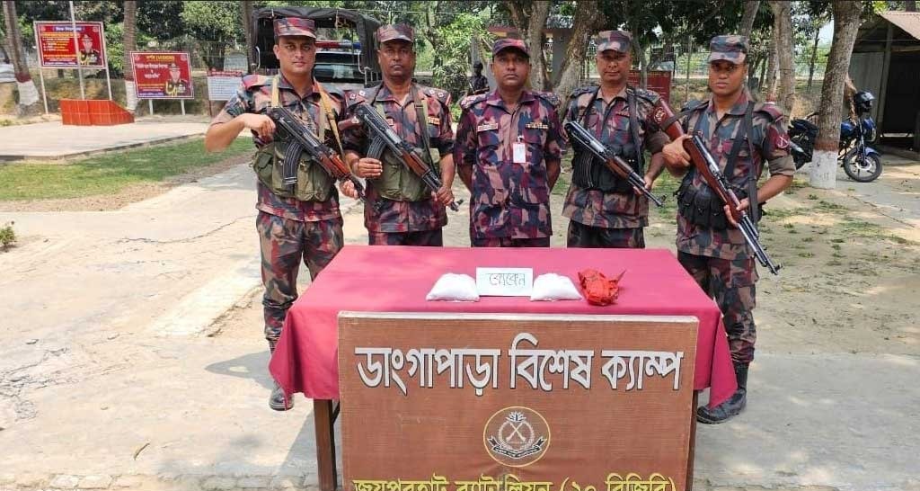 হিলিতে বিজিবির অভিযানে কোটি টাকার কোকেন উদ্ধার