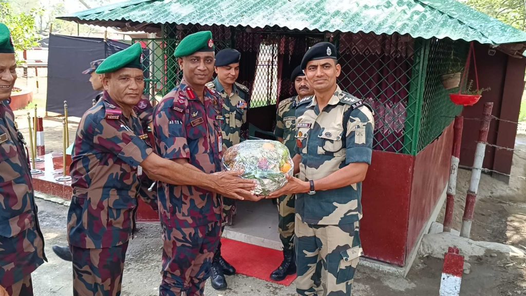 হিলি সীমান্তে বিজিবি-বিএসএফের ব্যাটালিয়ন অধিনায়ক পর্যায়ের বৈঠক অনুষ্ঠিত