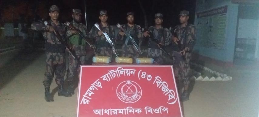 সীমান্তে অভিযান চালিয়ে ৬ কেজি ভারতীয় গাঁজা জব্দ করল বিজিবি