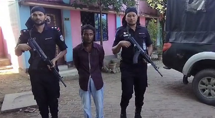 উখিয়ায় র‌্যাবের অভিযানে অস্ত্রসহ রোহিঙ্গা আটক