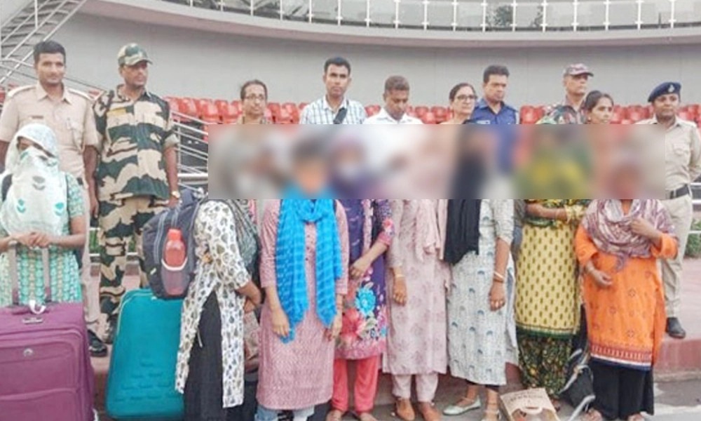 বেনাপোলে ভারতে পাচার হওয়া ৮ বাংলাদেশি নারীকে হস্তান্তর