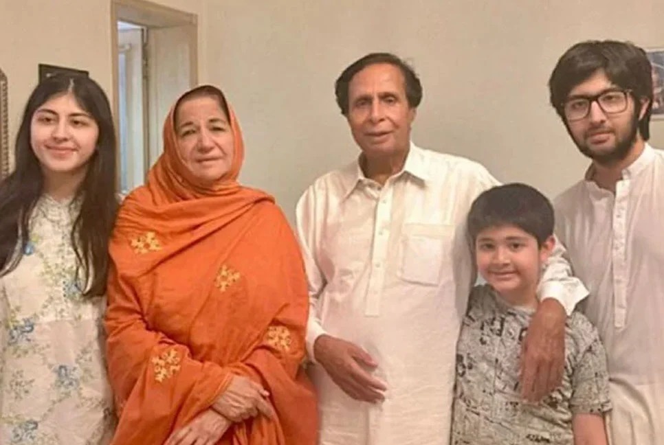 কারাগার থেকে মুক্তি পেলেন পাকিস্তানের পিটিআই নেতা পারভেজ এলাহি