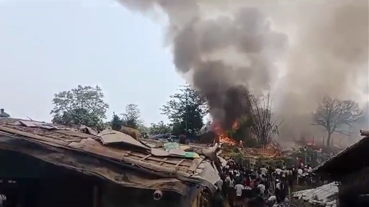 উখিয়ায় রোহিঙ্গা ক্যাম্পে পুড়লো ২০০ বসত ঘর