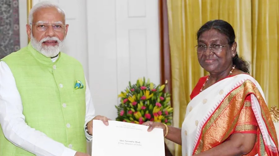 পদত্যাগ করলেন মোদি ভারতের প্রধানমন্ত্রী নরেন্দ্র মোদি