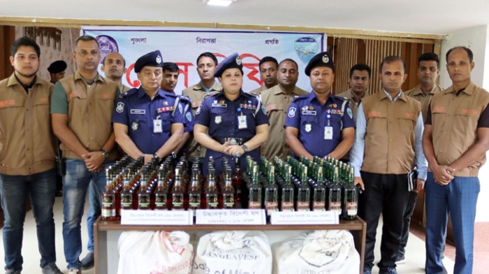 খাগড়াছড়িতে ১৮০ বোতল ভারতীয় মদসহ আটক ৩