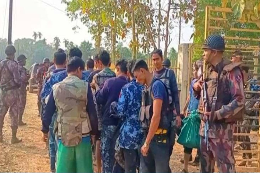 টেকনাফ সীমান্ত দিয়ে নতুন করে বাংলাদেশে আশ্রয় নিল ২৮ বিজিপি সদস্য