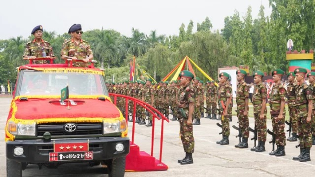 বগুড়া সেনানিবাসে সেনাবাহিনী প্রধানকে বিদায়ী সংবর্ধনা