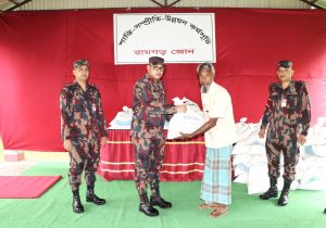 সম্প্রীতি উন্নয়ন কর্মসূচির আওতায় খাগড়াছড়িতে বিজিবির মানবিক সহায়তা বিতরণ