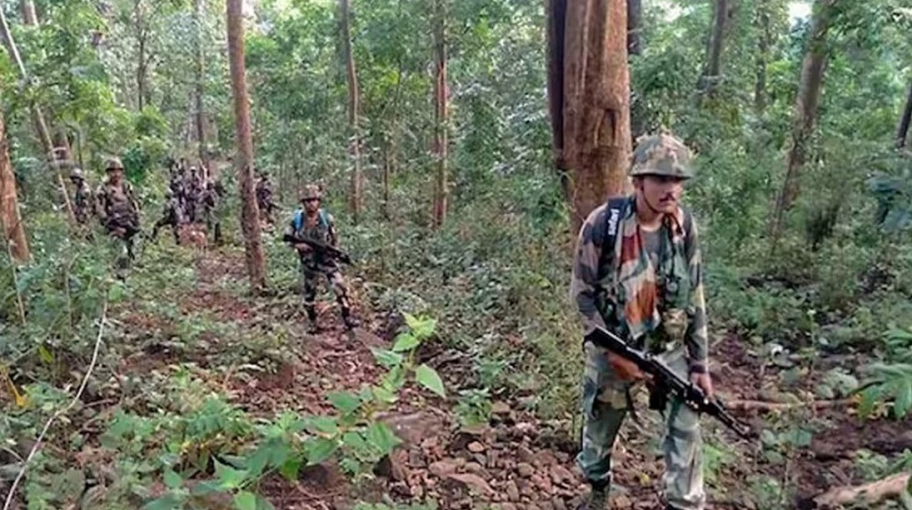 ভারতে সেনাবাহিনীর সাথে মাওবাদীদের গোলাগুলিতে নিহত ৯