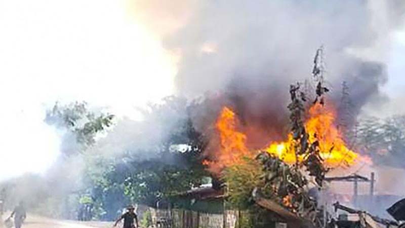 রাখাইনে আরকান আর্মির ওপর জান্তার হেলিকপ্টার হামলা