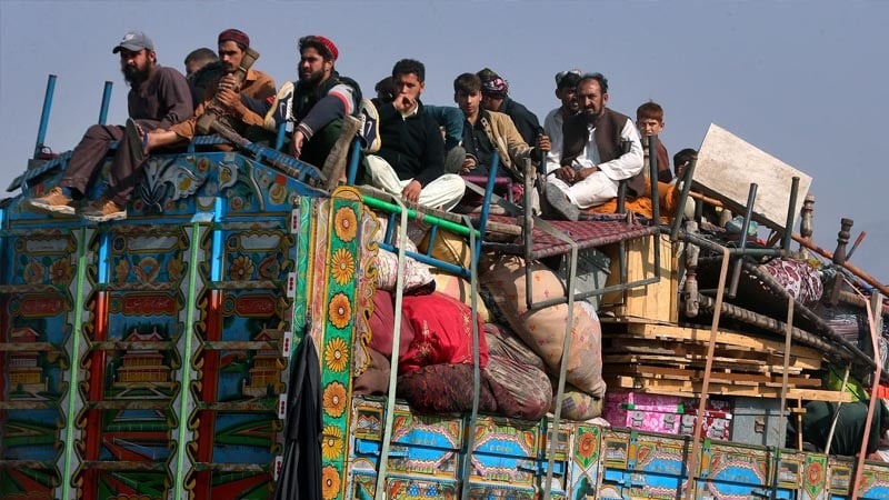৮ লক্ষাধিক আফগান নাগরিককে দেশ থেকে বের করে দিচ্ছে পাকিস্তান!