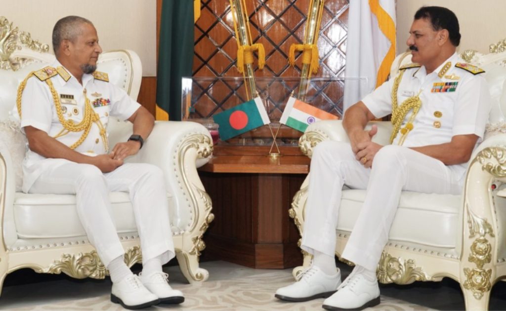 বাংলাদেশ নৌবাহিনী প্রধানের সাথে ভারতীয় নৌ প্রধানের সাক্ষাৎ অনুষ্ঠিত