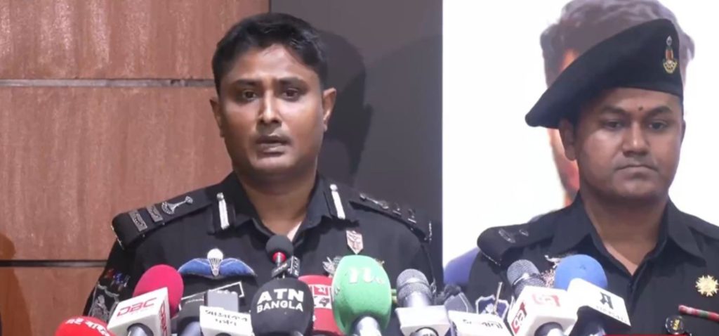 ভারত থেকে চোরাই পথে আনা দেড় কোটি টাকার মোবাইল জব্দ করল র্যাব, গ্রেফতার ৪