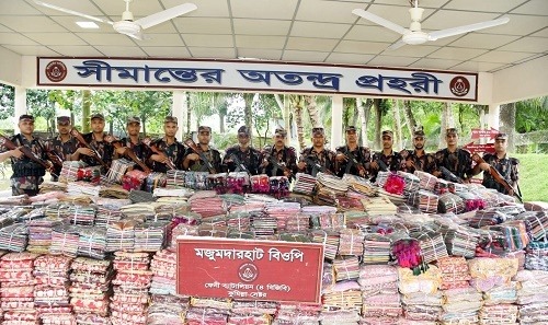 ফেনীতে অবৈধ পথে আনা দুই কোটি ৩৬ লাখ ২২ হাজার টাকার ভারতীয় কাপড় জব্দ