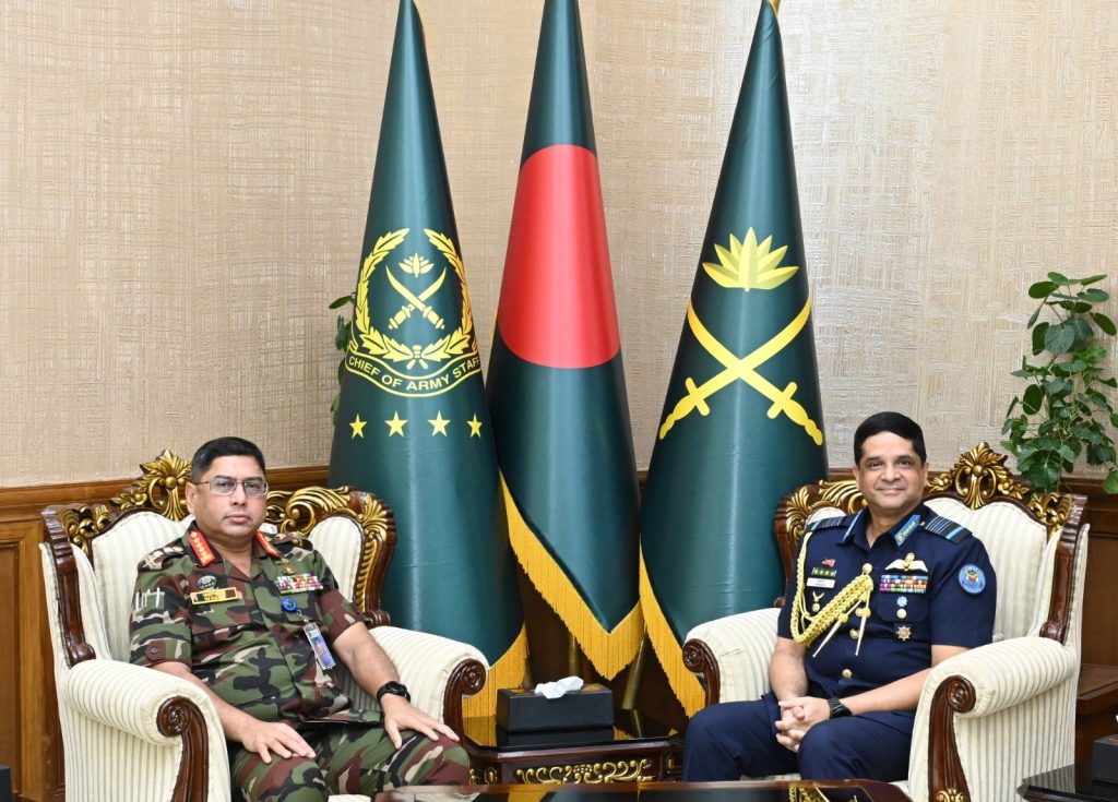 সেনাবাহিনী প্রধানের সাথে বিমান বাহিনী প্রধানের সৌজন্য সাক্ষাৎ