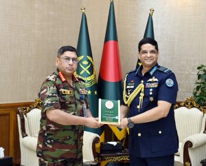 সেনাবাহিনী প্রধানের সাথে বিমান বাহিনী প্রধানের সৌজন্য সাক্ষাৎ