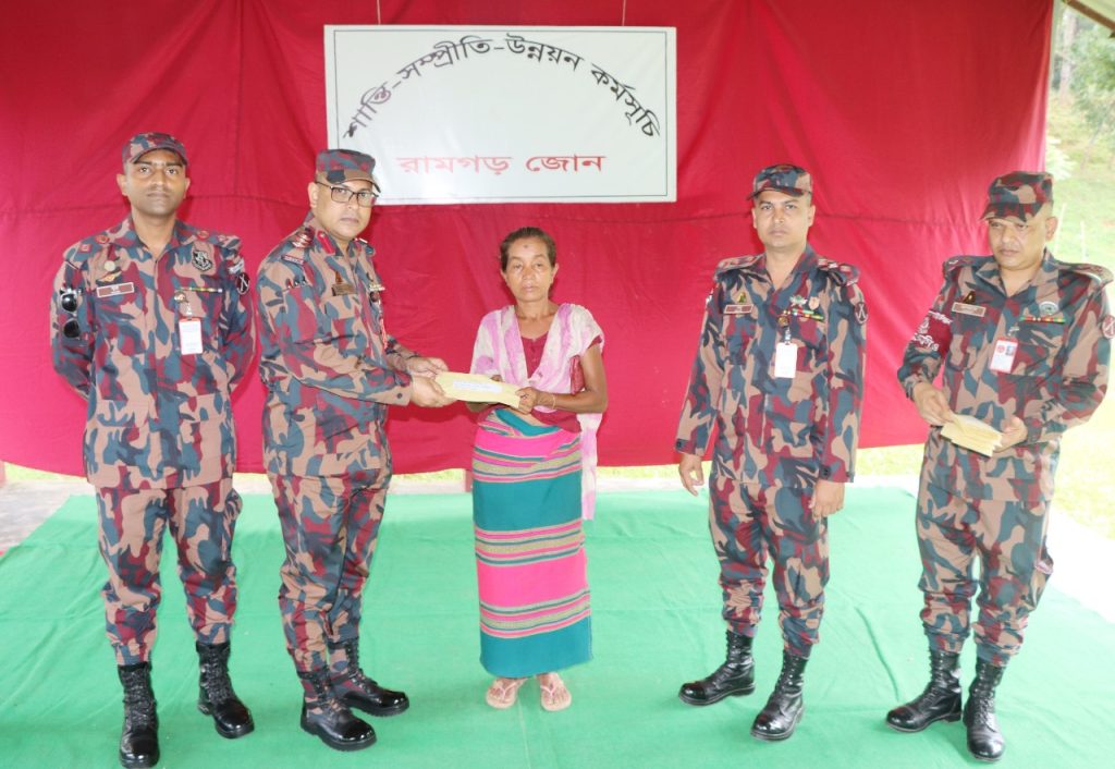 খাগড়াছড়ির রামগড় জোন কর্তৃক বিভিন্ন ব্যক্তি ও প্রতিষ্ঠানে সহায়তা প্রদান