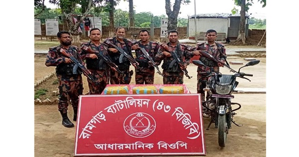 ৪৩ বিজিবির অভিযানে চট্টগ্রামে ভারতীয় গাঁজাসহ মোটরসাইকেল জব্দ