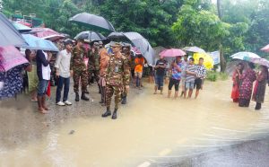 খাগড়াছড়িতে বন্যার্তদের উদ্ধার কার্যক্রমে যুক্ত হলো সেনাবাহিনী