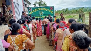 খাগড়াছড়িতে সেনাবাহিনীর উদ্যোগে বন্যার্তদের মাঝে চিকিৎসাসেবা ক্যাম্পেইন