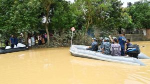 বন্যাকবলিত ফেনী পরিদর্শন করছেন নৌবাহিনী প্রধান