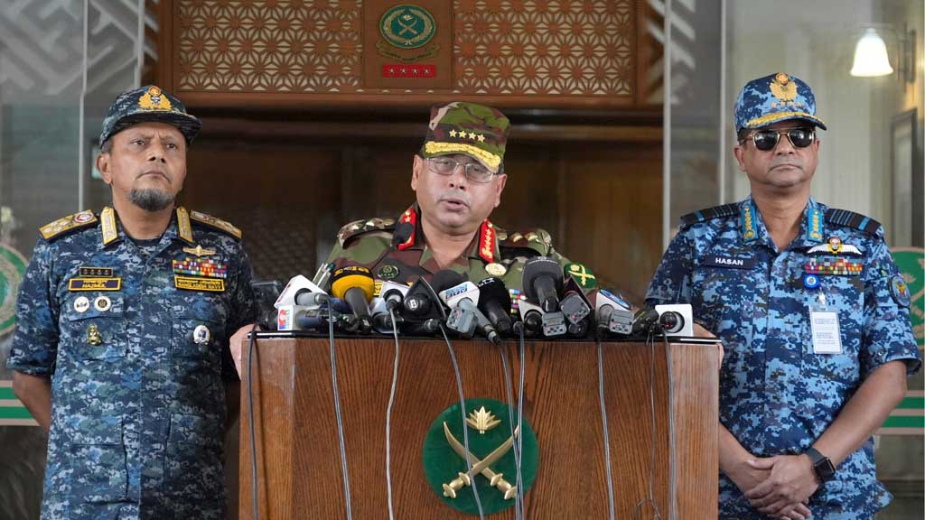 গুজবে কান দেবেন না: সেনাবাদেশ গঠনে ছাত্রদের ভূমিকা অব্যাহত রাখার অনুরোধ সেনাপ্রধানেরহিনী প্রধান