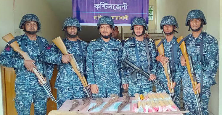 নৌবাহিনীর অভিযানে হাতিয়ায় আগ্নেয়াস্ত্র উদ্ধার ও মাদক কারবারি আটক