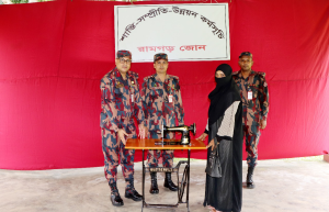 খাগড়াছড়িতে হতদরিদ্র তিন পরিবারকে তিনটি বসতঘর উপহার দিল বিজিবি