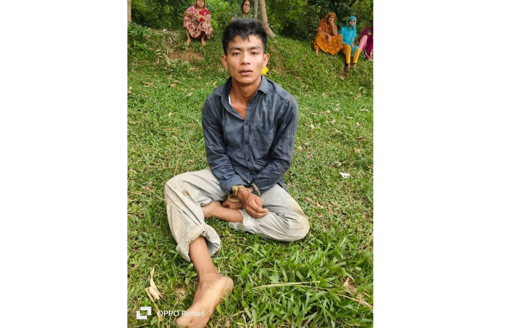 খাগড়াছড়িতে চাঁদাবাজি করতে এসে অস্ত্রসহ ইউপিডিএফ সন্ত্রাসী আটক