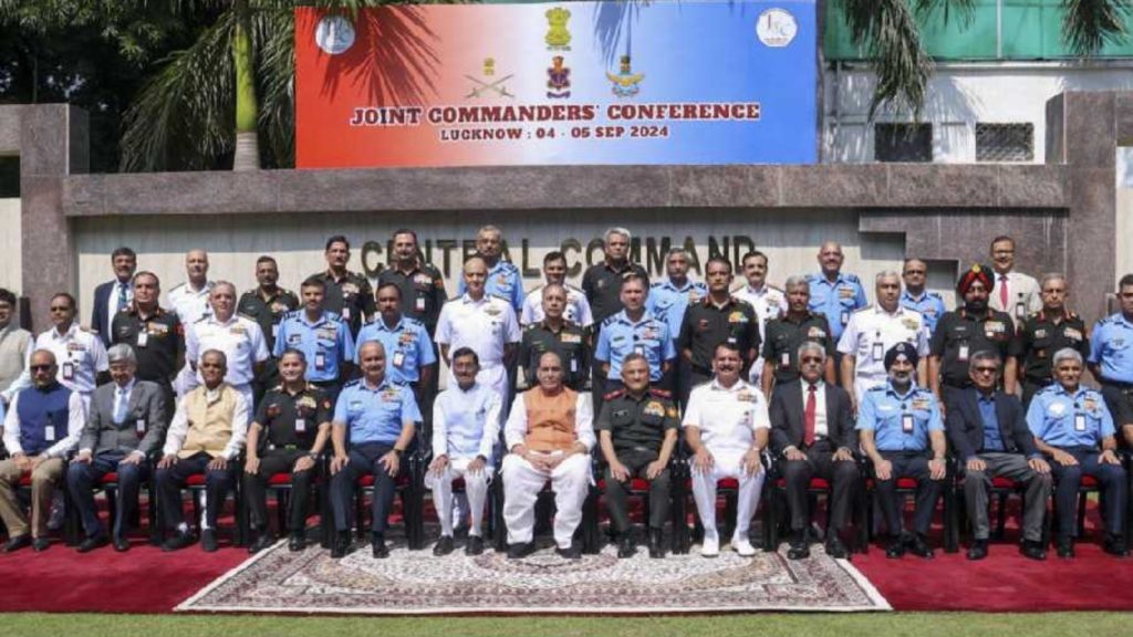 সশস্ত্র বাহিনীর কমান্ডারদের বাংলাদেশ পরিস্থিতি বিশ্লেষণ করার আহ্বান ভারতীয় প্রতিরক্ষামন্ত্রীর