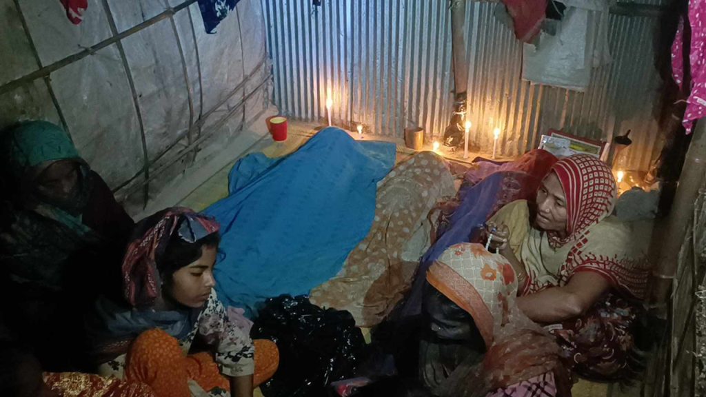 কক্সবাজারে পাহাড় ধসে দুই পরিবারের ৬ জনের মৃত্যু