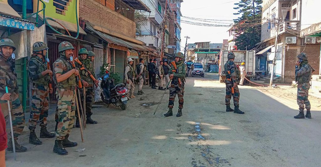মণিপুরে অনাকাঙ্ক্ষিত পরিস্থিতি ঠেকাতে টহল দিচ্ছে সেনাবাহিনী