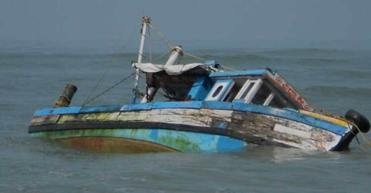 ভারতের মাছধরা নৌকা ডুবিয়ে দিলো শ্রীলঙ্কান নৌবাহিনী